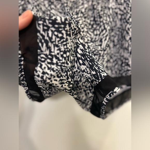 Athleta Printed Mesh Racer Short 4” - Picture 5 of 10